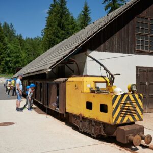 Podzemlje Pece z vlakom